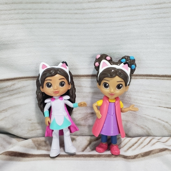 Spin Master Other - Gabby's Dollhouse Action Figures Set Of 2 Artist Princess Knight 3.5 Inch